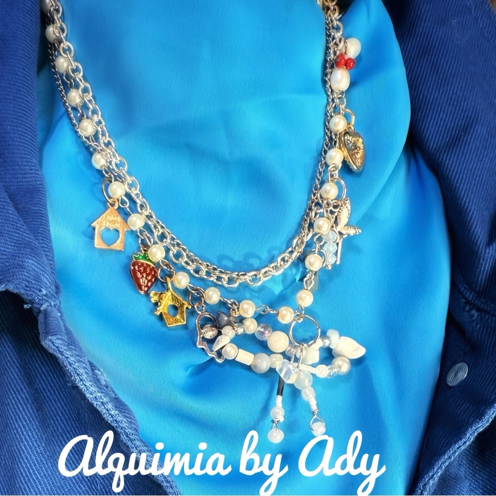 PEARL STATEMENT CHUNKY CHARMS NECKLACE - Picture 3 of 3